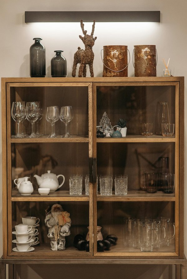 Inspiration pour embellir votre salle à manger avec une vitrine